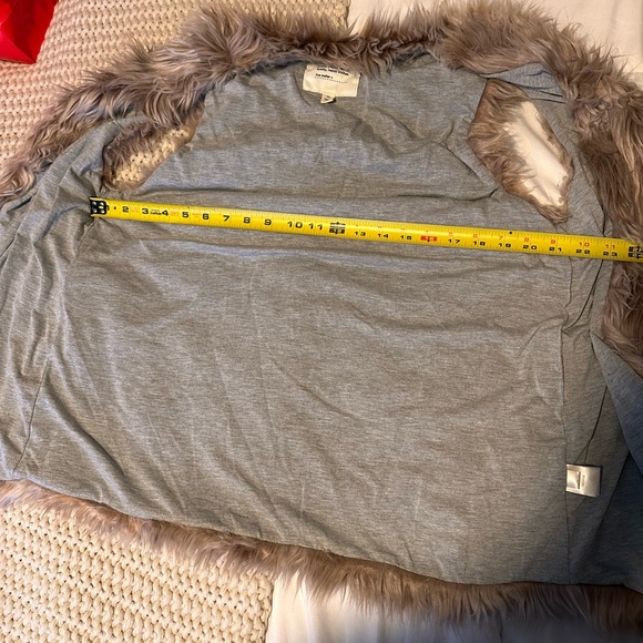 Dylan Faux Fur Vest - Picture 9 of 11